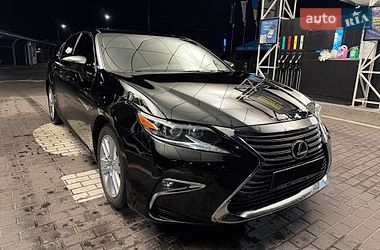 Седан Lexus ES 2015 в Киеве