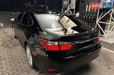 Седан Lexus ES 2015 в Киеве