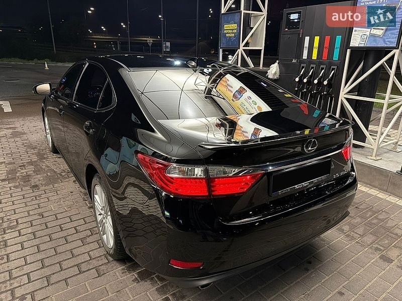 Седан Lexus ES 2015 в Киеве