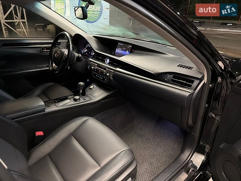 Седан Lexus ES 2015 в Киеве
