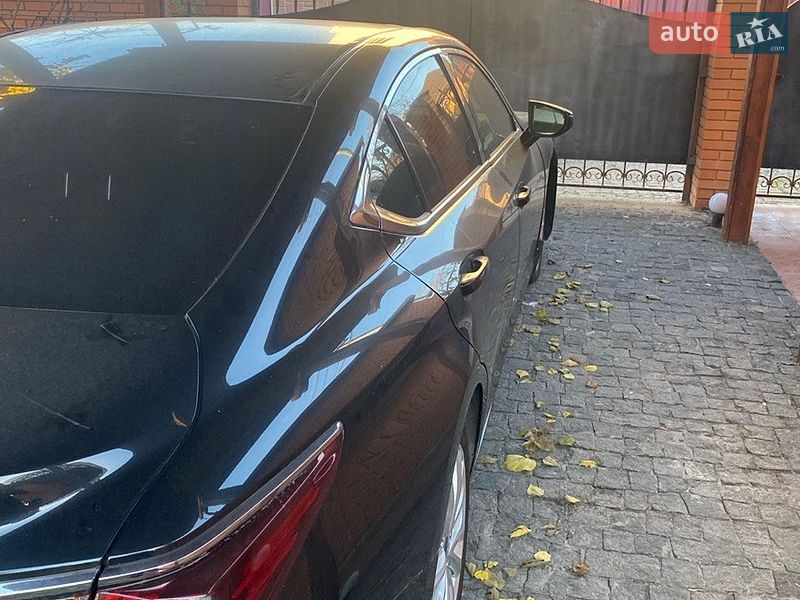 Седан Lexus ES 2019 в Киеве