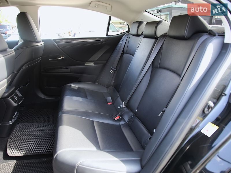 Седан Lexus ES 2018 в Харькове