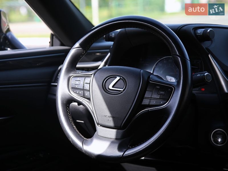 Седан Lexus ES 2018 в Харькове