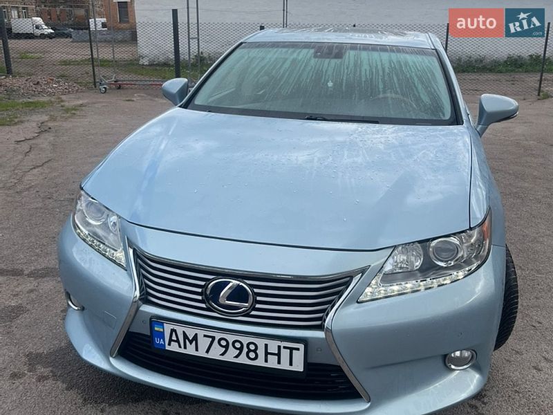 Седан Lexus ES 2012 в Коростене