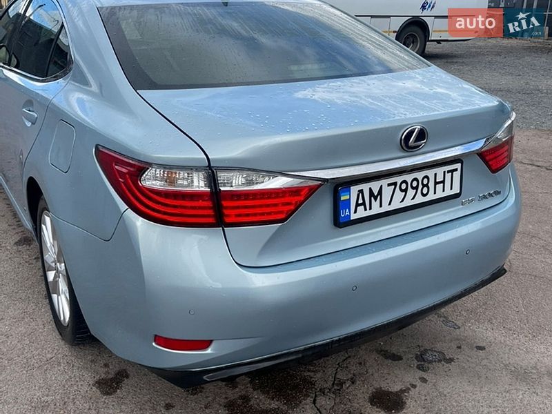 Седан Lexus ES 2012 в Коростене