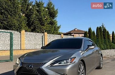 Седан Lexus ES 2020 в Киеве