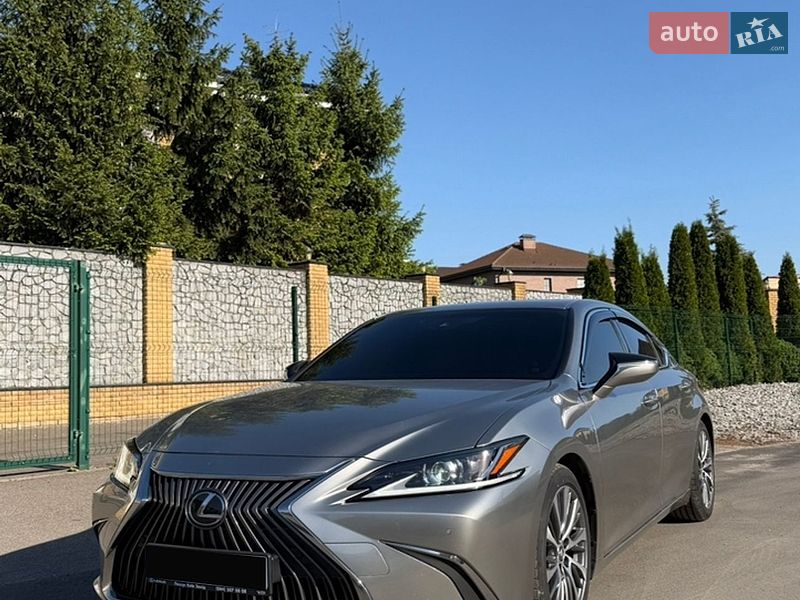 Седан Lexus ES 2020 в Киеве