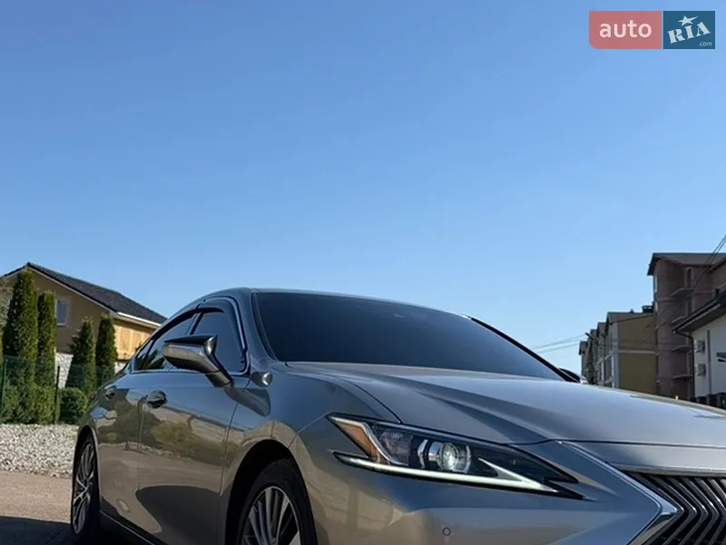 Lexus ES