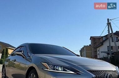 Седан Lexus ES 2020 в Киеве
