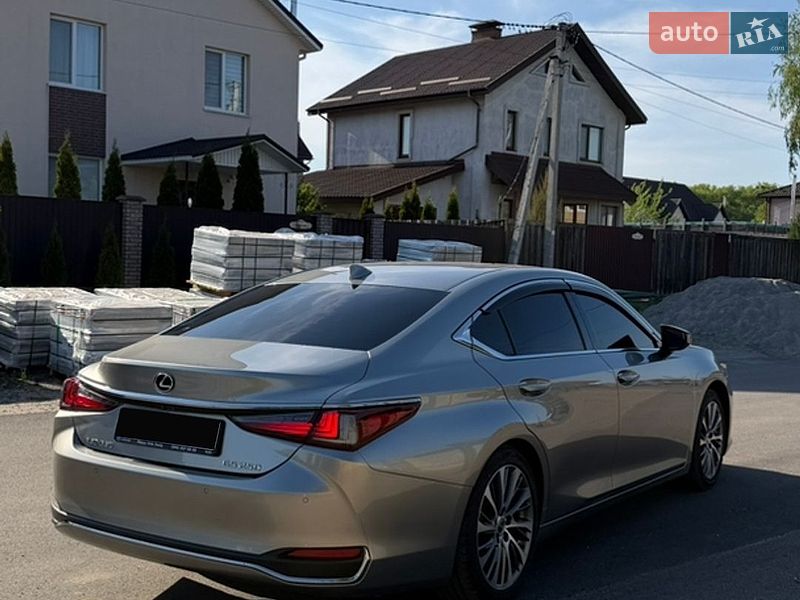 Седан Lexus ES 2020 в Киеве