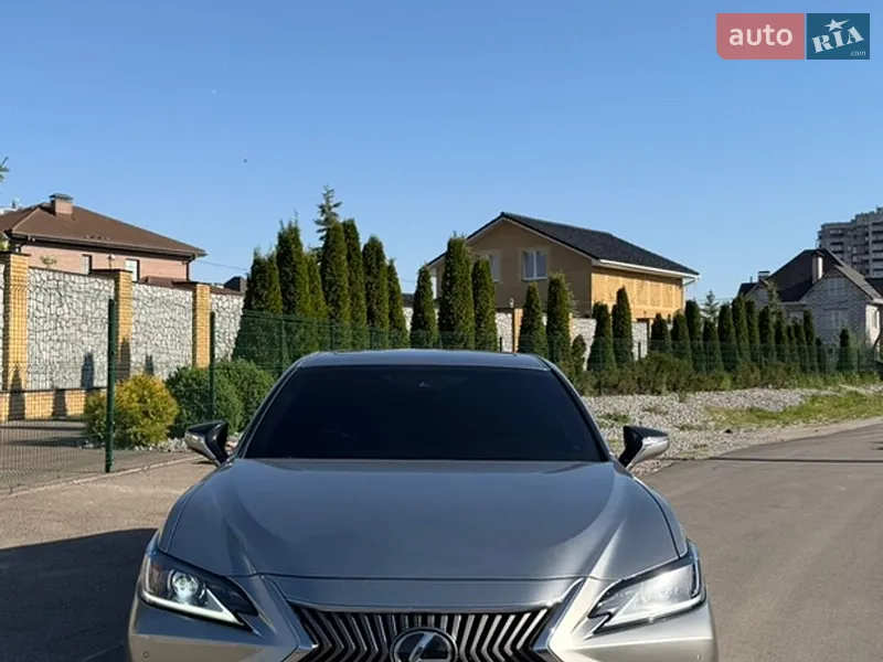 Lexus ES 2020