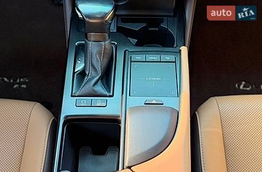 Седан Lexus ES 2020 в Киеве