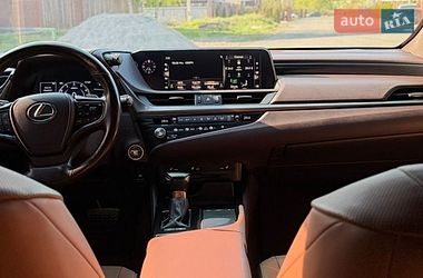 Седан Lexus ES 2020 в Киеве