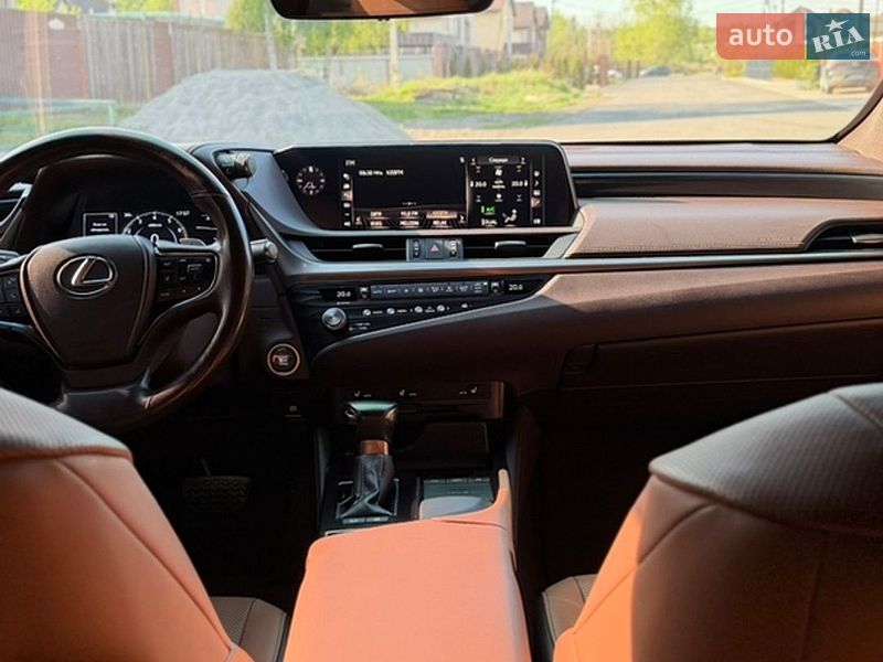 Седан Lexus ES 2020 в Киеве