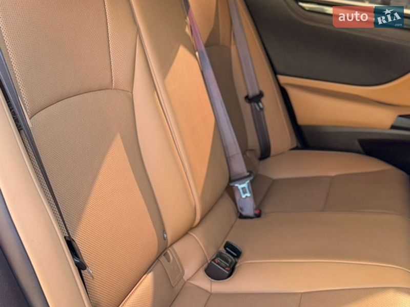 Седан Lexus ES 2020 в Киеве