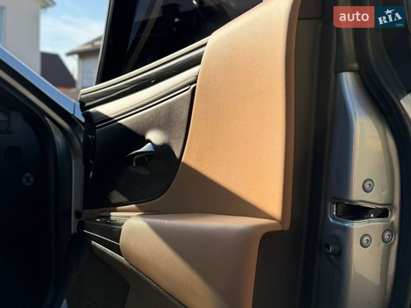 Седан Lexus ES 2020 в Киеве