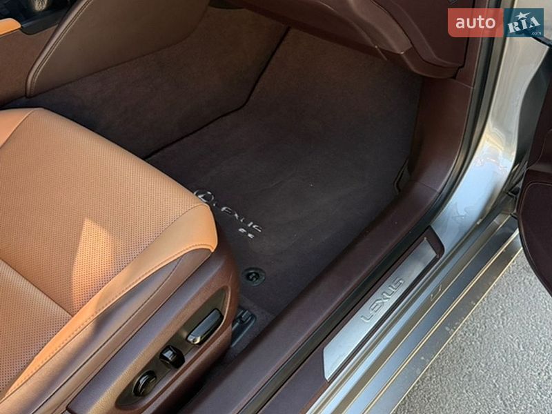 Седан Lexus ES 2020 в Киеве