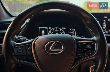 Седан Lexus ES 2020 в Киеве