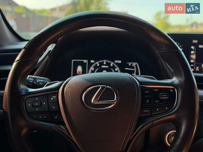 Седан Lexus ES 2020 в Киеве
