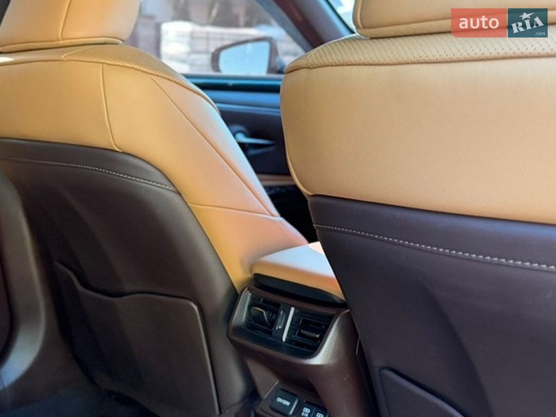 Седан Lexus ES 2020 в Киеве