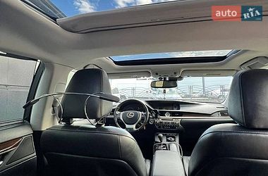 Седан Lexus ES 2013 в Рава-Руській