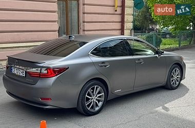 Седан Lexus ES 2015 в Черновцах