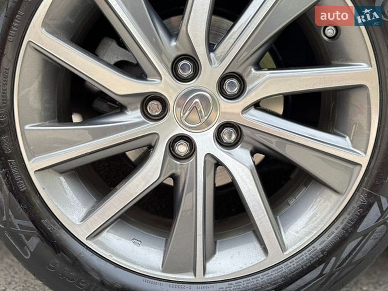 Седан Lexus ES 2015 в Черновцах