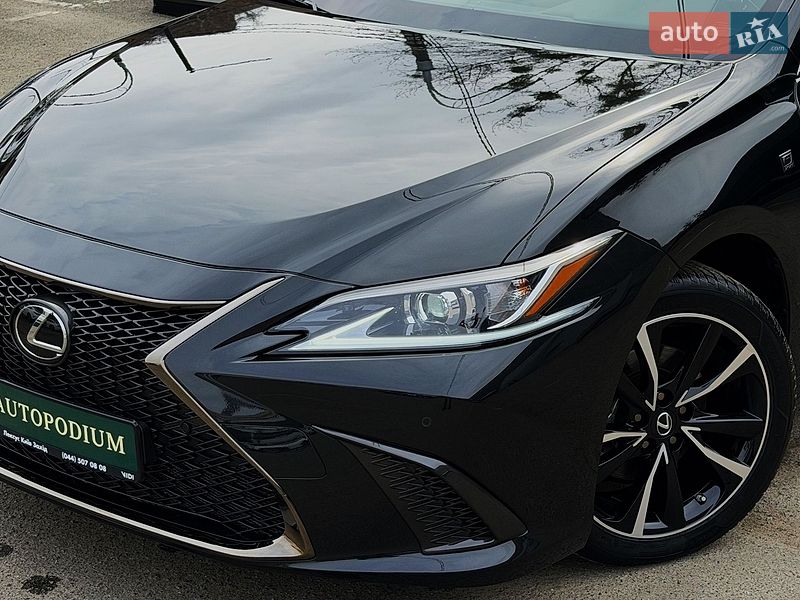 Седан Lexus ES 2023 в Киеве