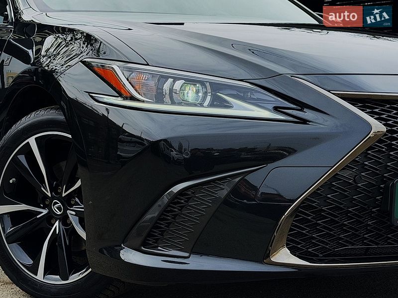 Седан Lexus ES 2023 в Киеве