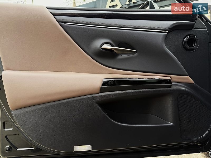Седан Lexus ES 2023 в Киеве