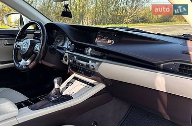 Седан Lexus ES 2016 в Івано-Франківську