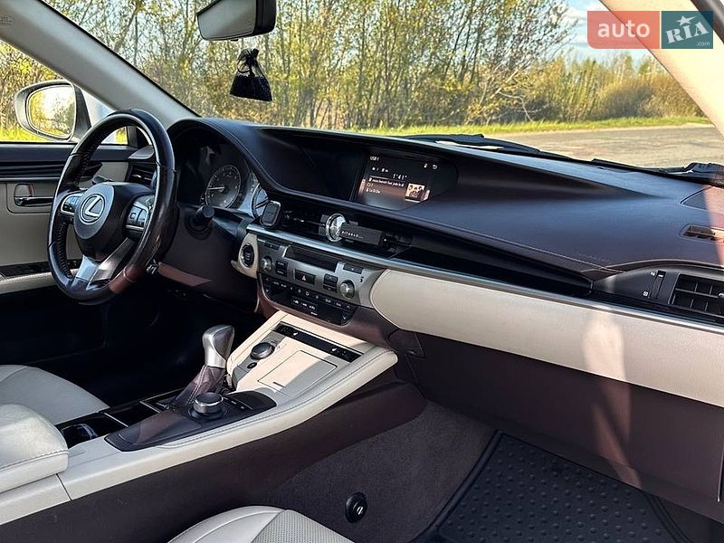 Седан Lexus ES 2016 в Івано-Франківську