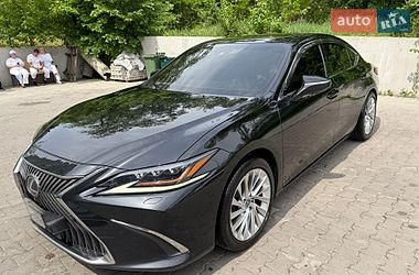 Седан Lexus ES 2018 в Киеве