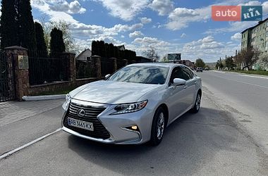 Седан Lexus ES 2012 в Тростянце