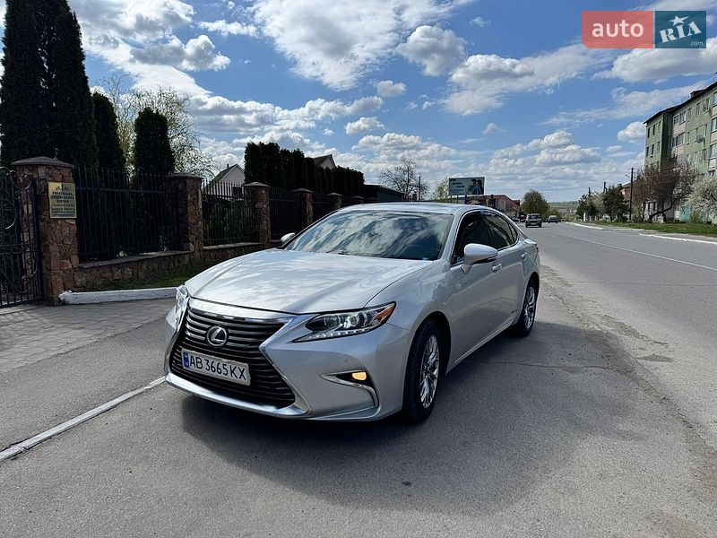 Седан Lexus ES 2012 в Тростянце