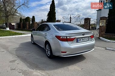Седан Lexus ES 2012 в Тростянце