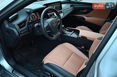 Седан Lexus ES 2023 в Киеве