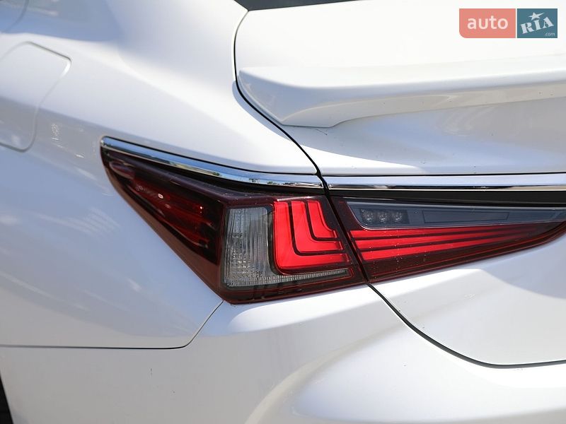 Седан Lexus ES 2021 в Харькове