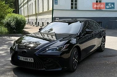 Седан Lexus ES 2020 в Киеве
