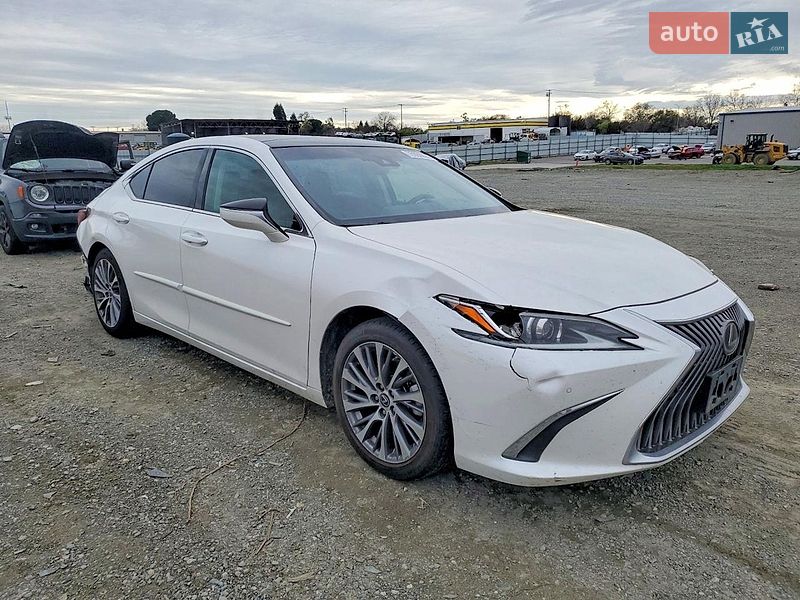 Седан Lexus ES 2020 в Львове