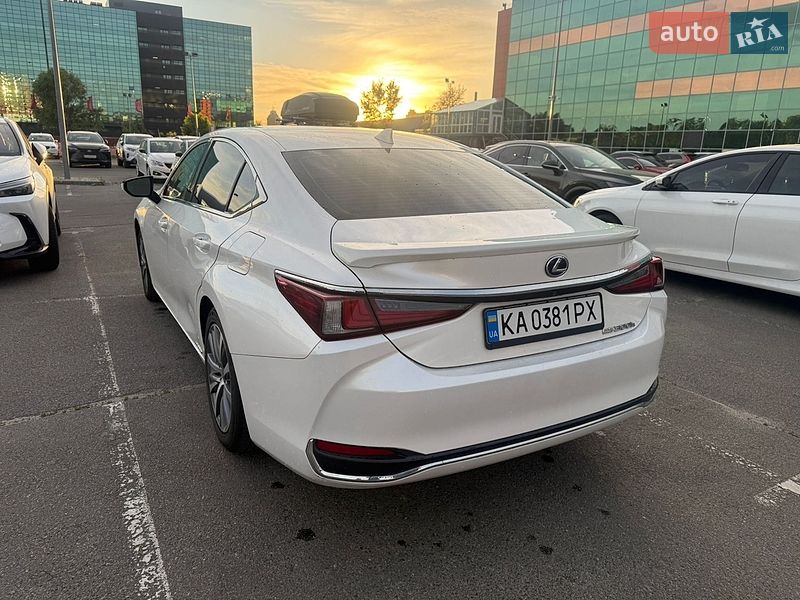 Седан Lexus ES 2021 в Киеве