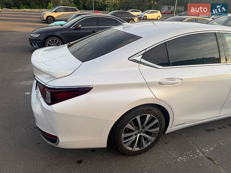 Седан Lexus ES 2021 в Киеве