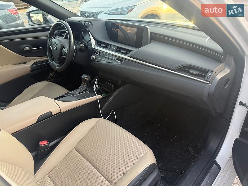 Седан Lexus ES 2021 в Киеве