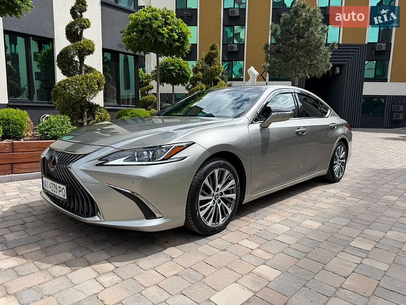 Lexus ES 2021