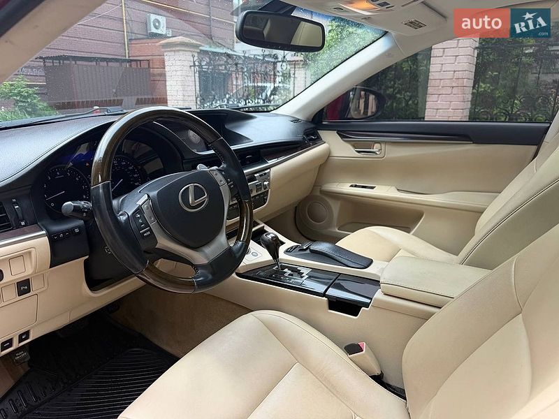 Седан Lexus ES 2012 в Киеве