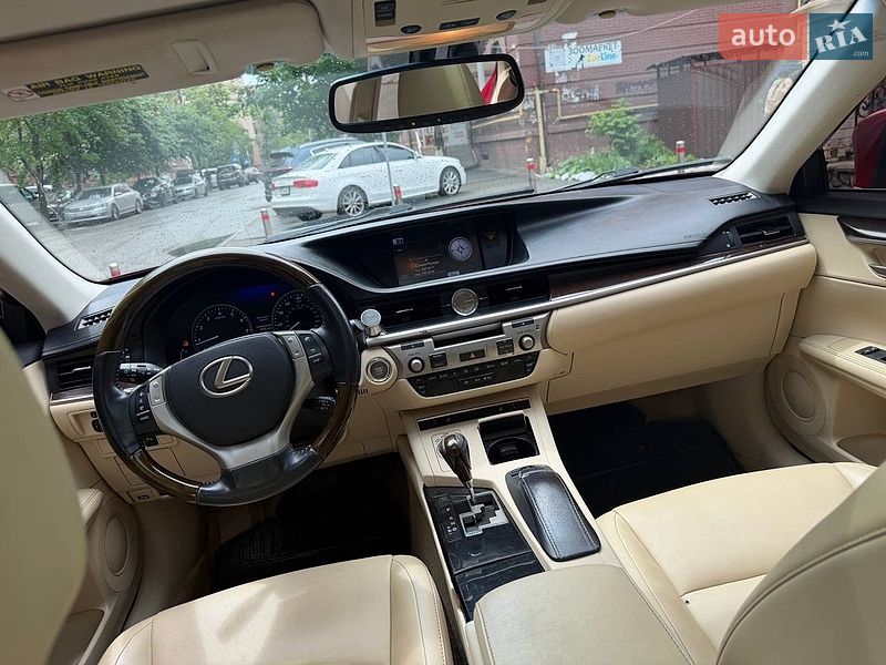 Седан Lexus ES 2012 в Киеве