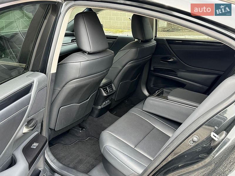 Седан Lexus ES 2021 в Днепре