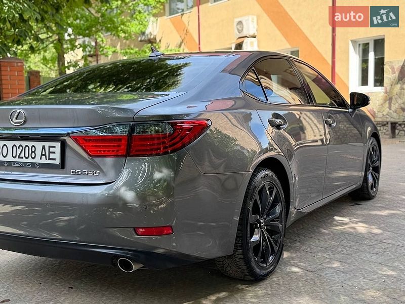 Седан Lexus ES 2012 в Тернополі