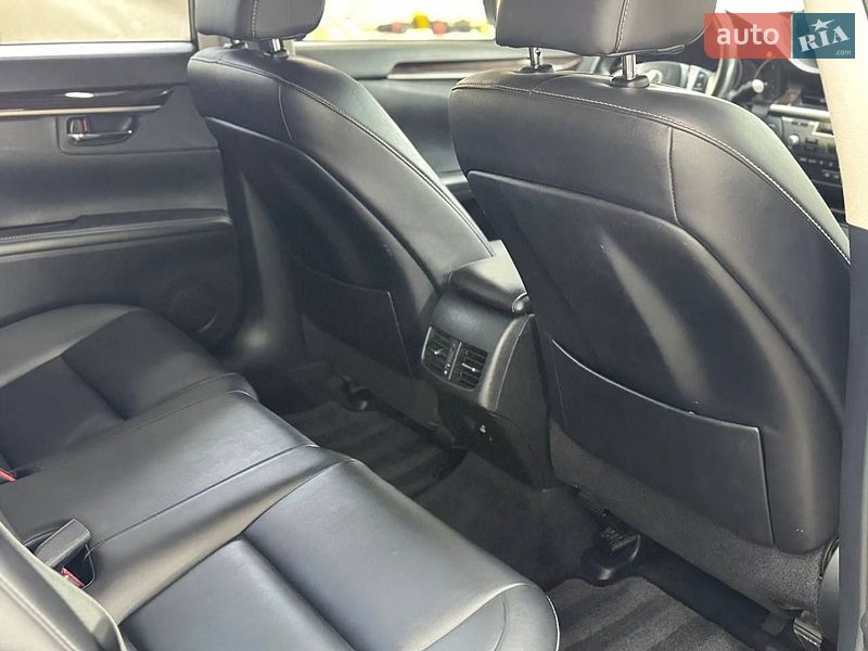 Седан Lexus ES 2012 в Тернополі