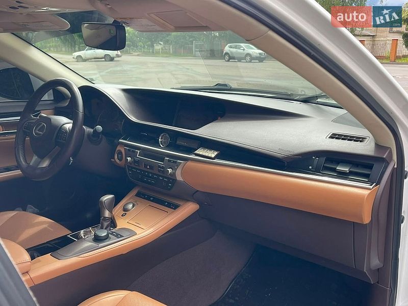 Седан Lexus ES 2016 в Сумах